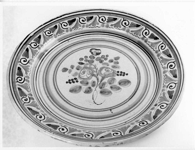motivo decorativo floreale; decorazioni (piatto) - bottega di Castelli (XIX/ XX)