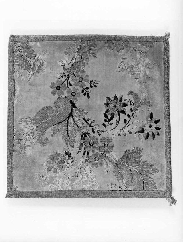 motivi decorativi floreali (palla di calice) - manifattura Italia meridionale (XVIII/ XIX)