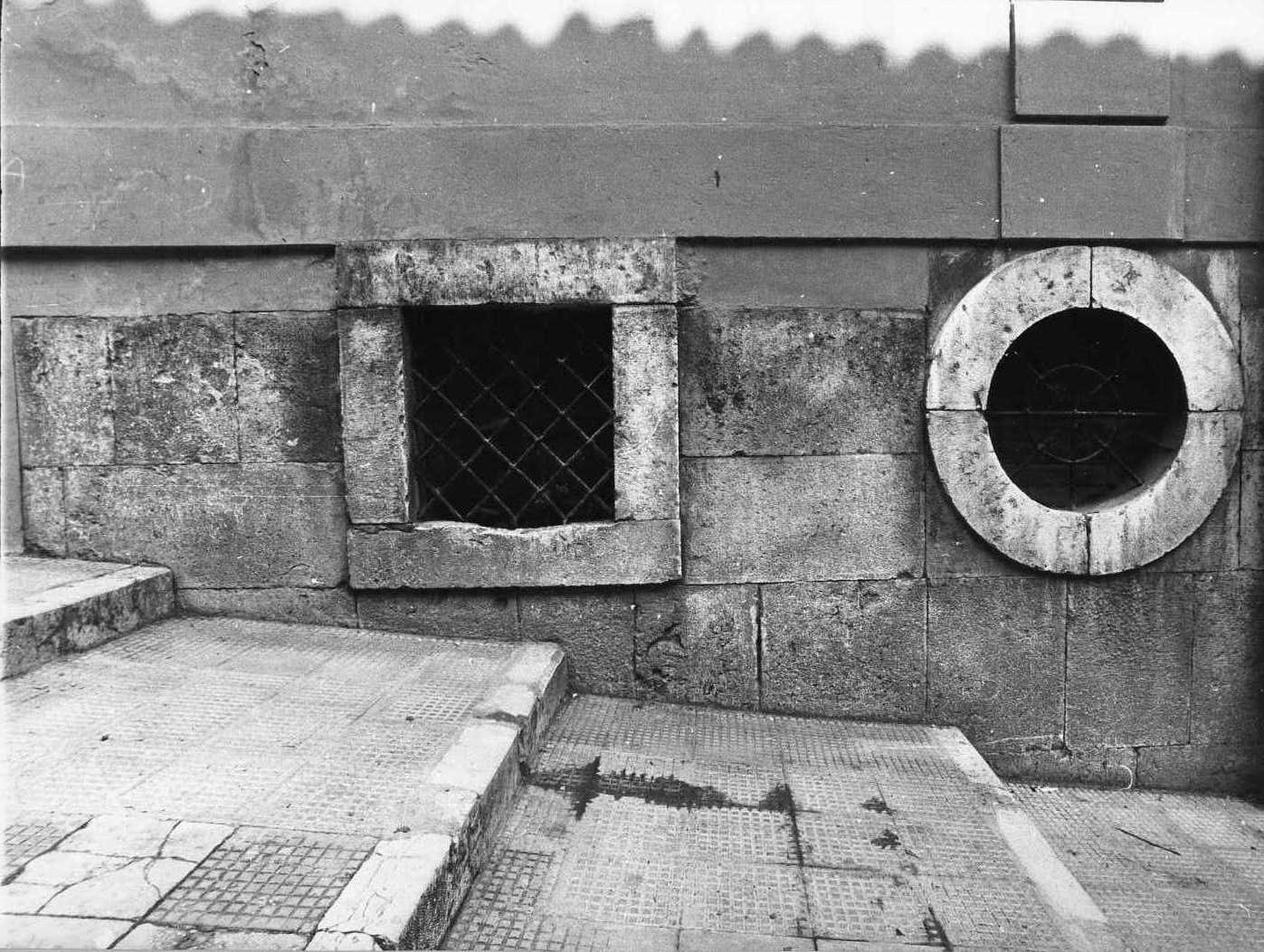 finestra, coppia - bottega Italia meridionale (secc. XVIII/ XIX)