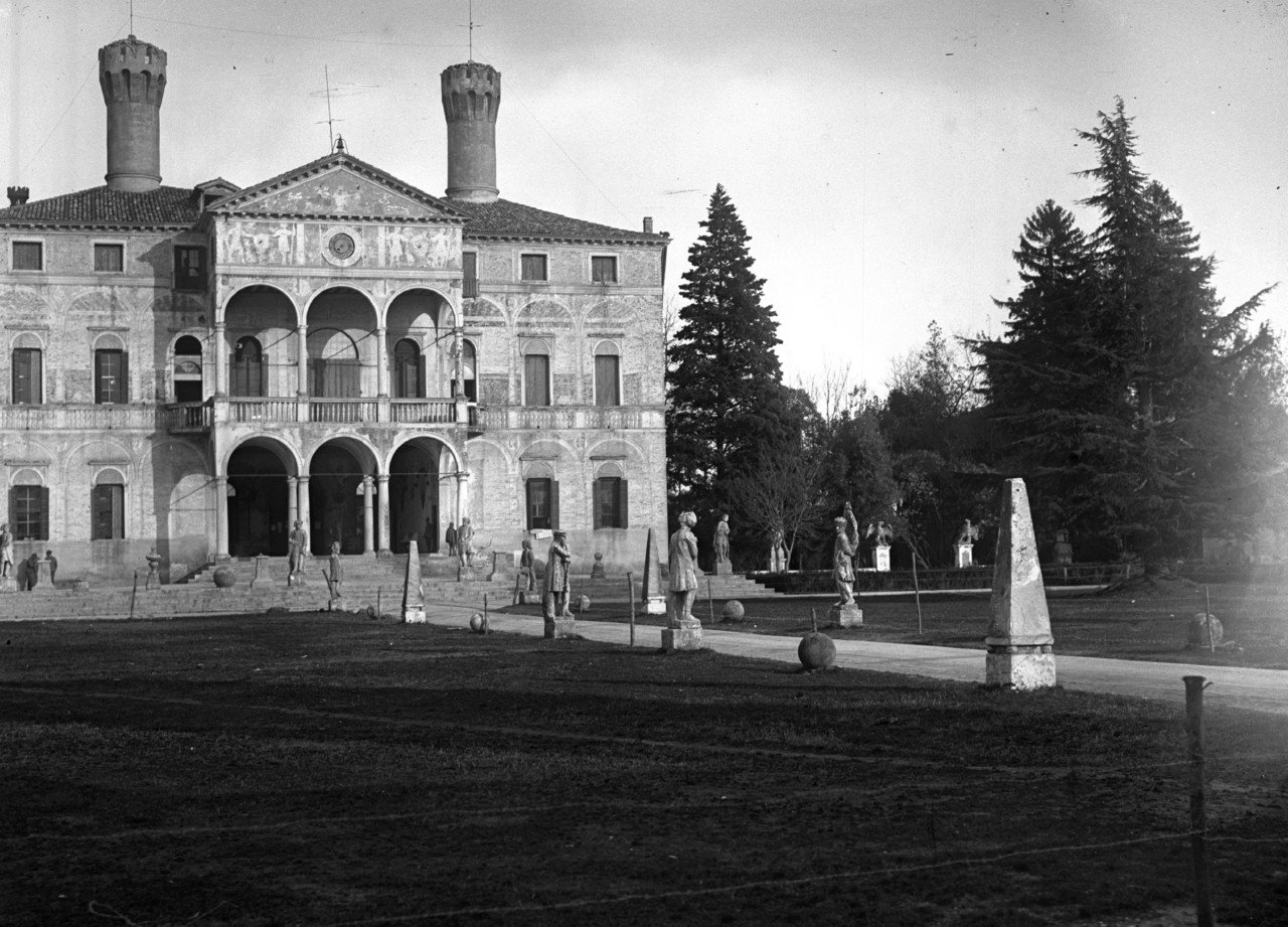 Veneto - Roncade <Treviso> (negativo) di Caprioli Giovanni, Ongaro Massimiliano (XX)