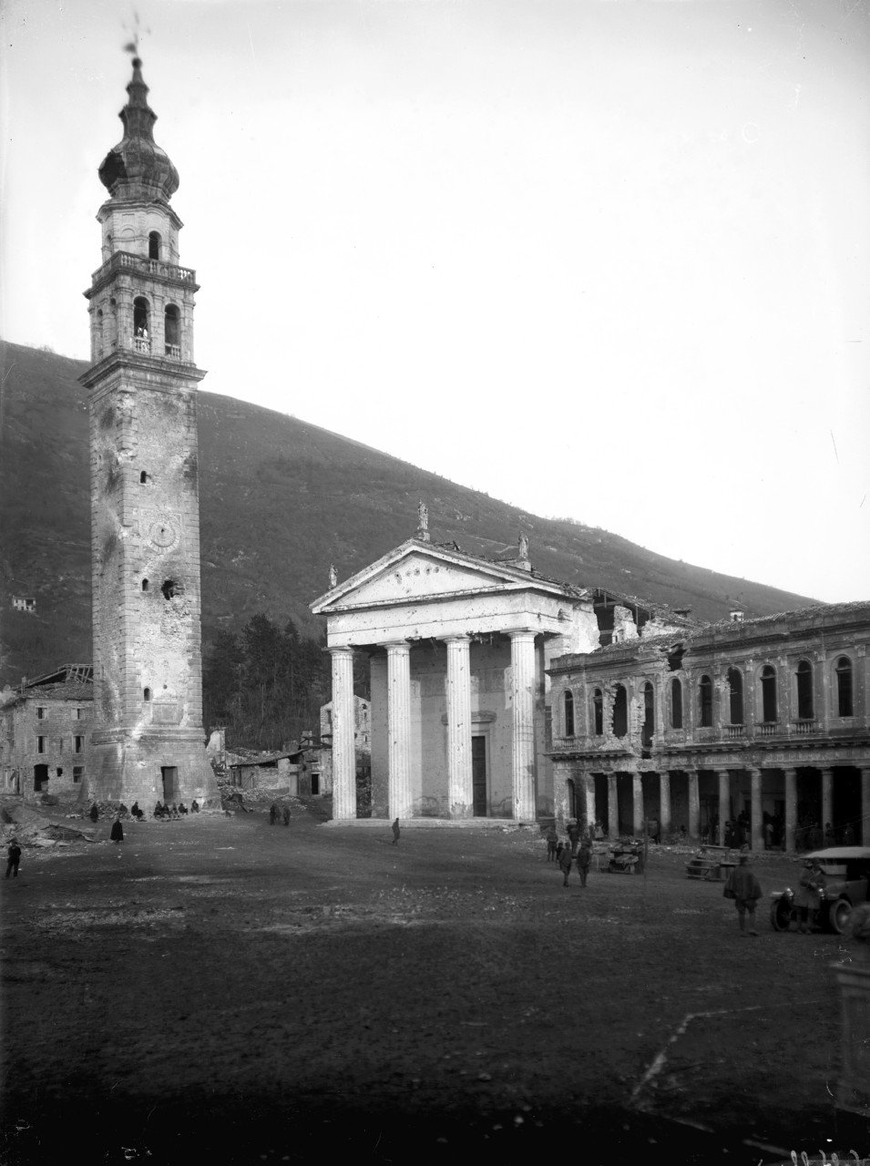 Veneto - Valdobbiadene <Treviso> - Piazza Marconi (negativo) di Caprioli Giovanni, Ongaro Massimiliano (XX)