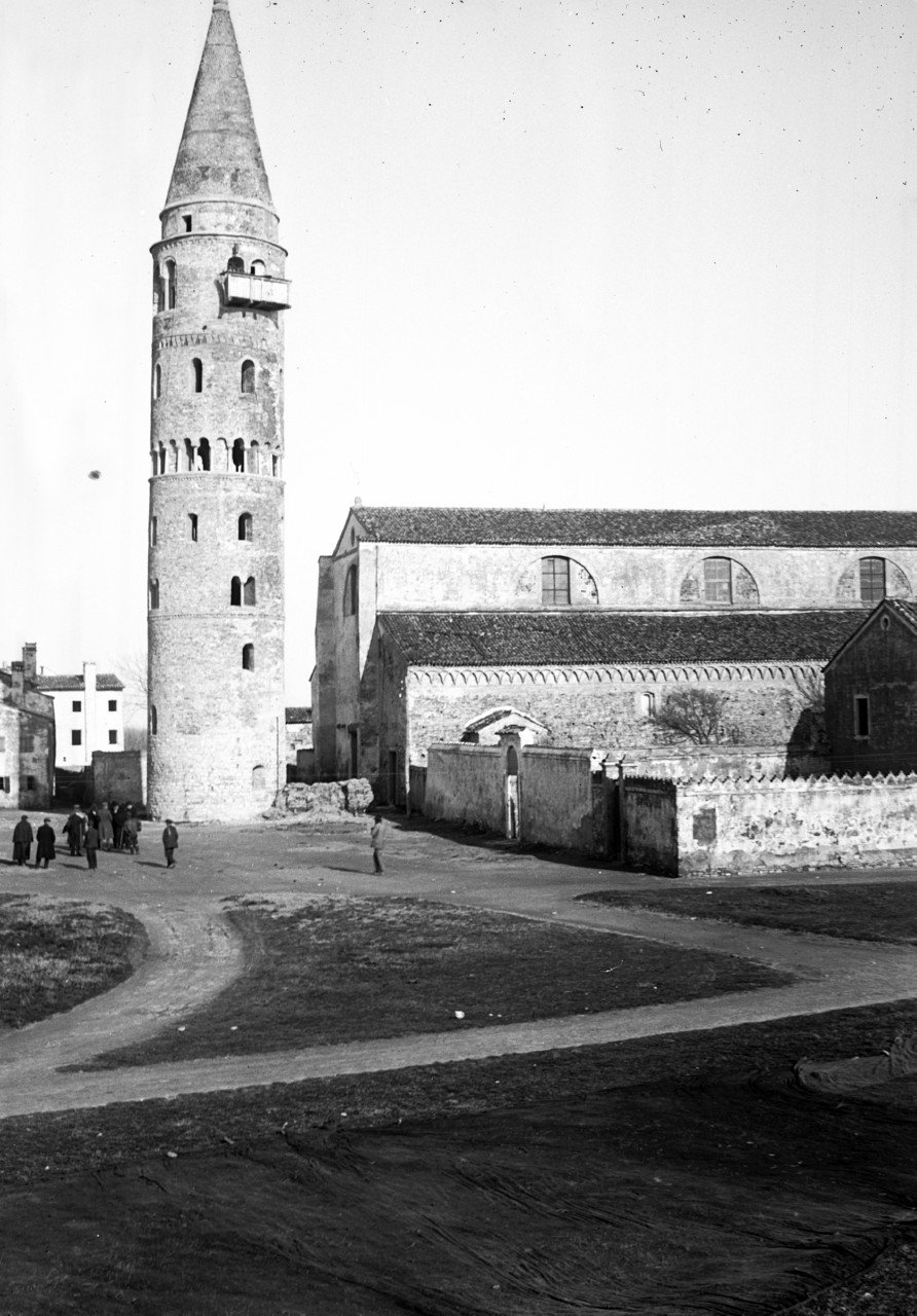 Edifici di culto - Campanili (negativo) di Caprioli Giovanni, Ongaro Massimiliano (XX)