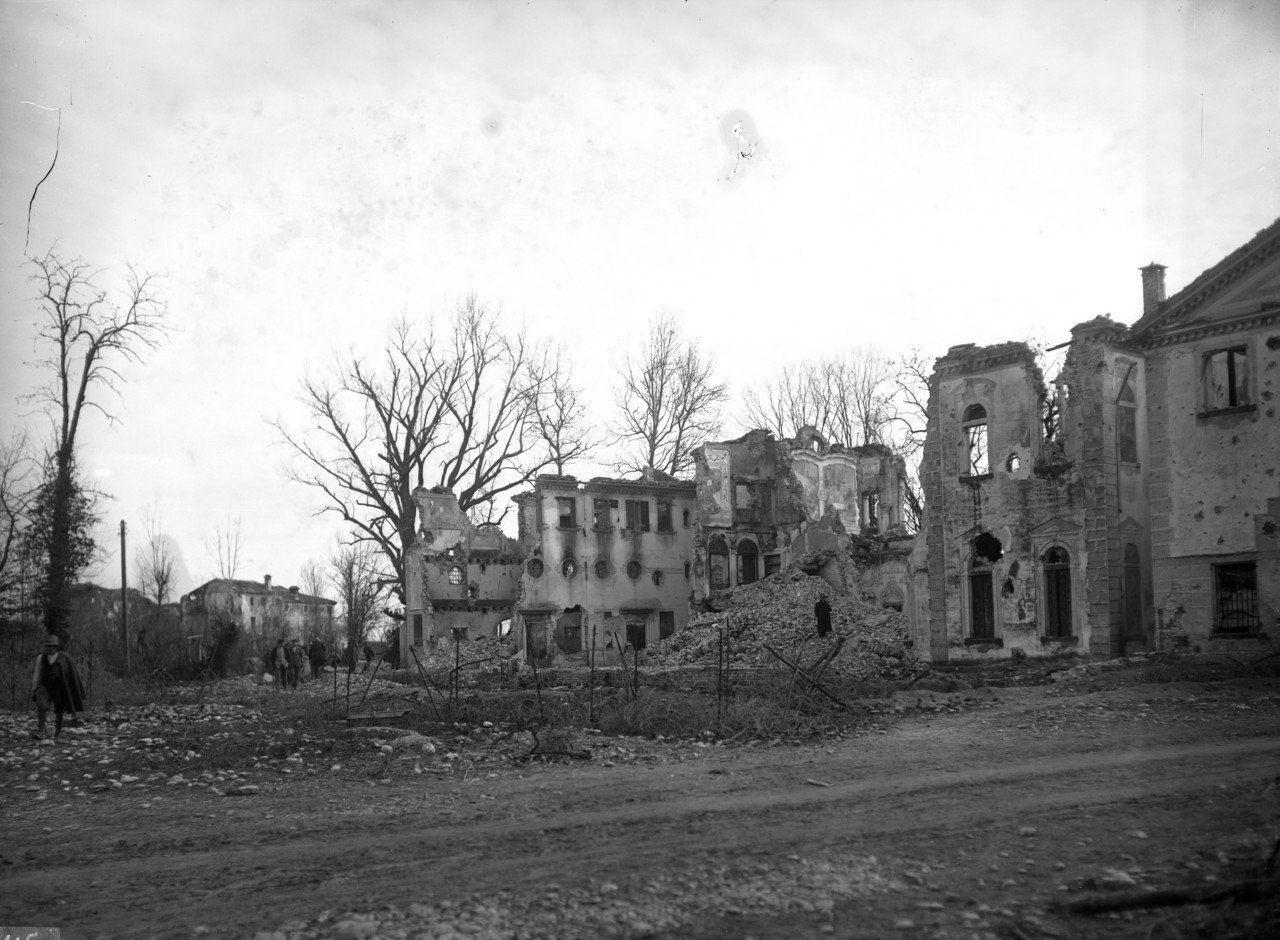 Persone - Ongaro, Massimiliano <soprintendente> (negativo) di Caprioli Giovanni, Ongaro Massimiliano (XX)