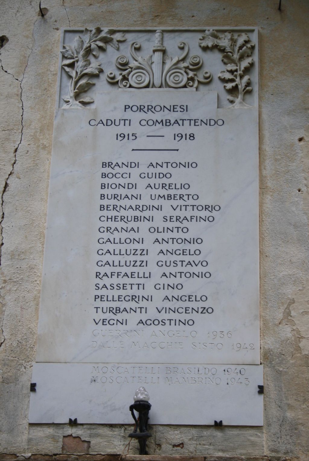 lapide commemorativa ai caduti - bottega toscana (sec. XX)