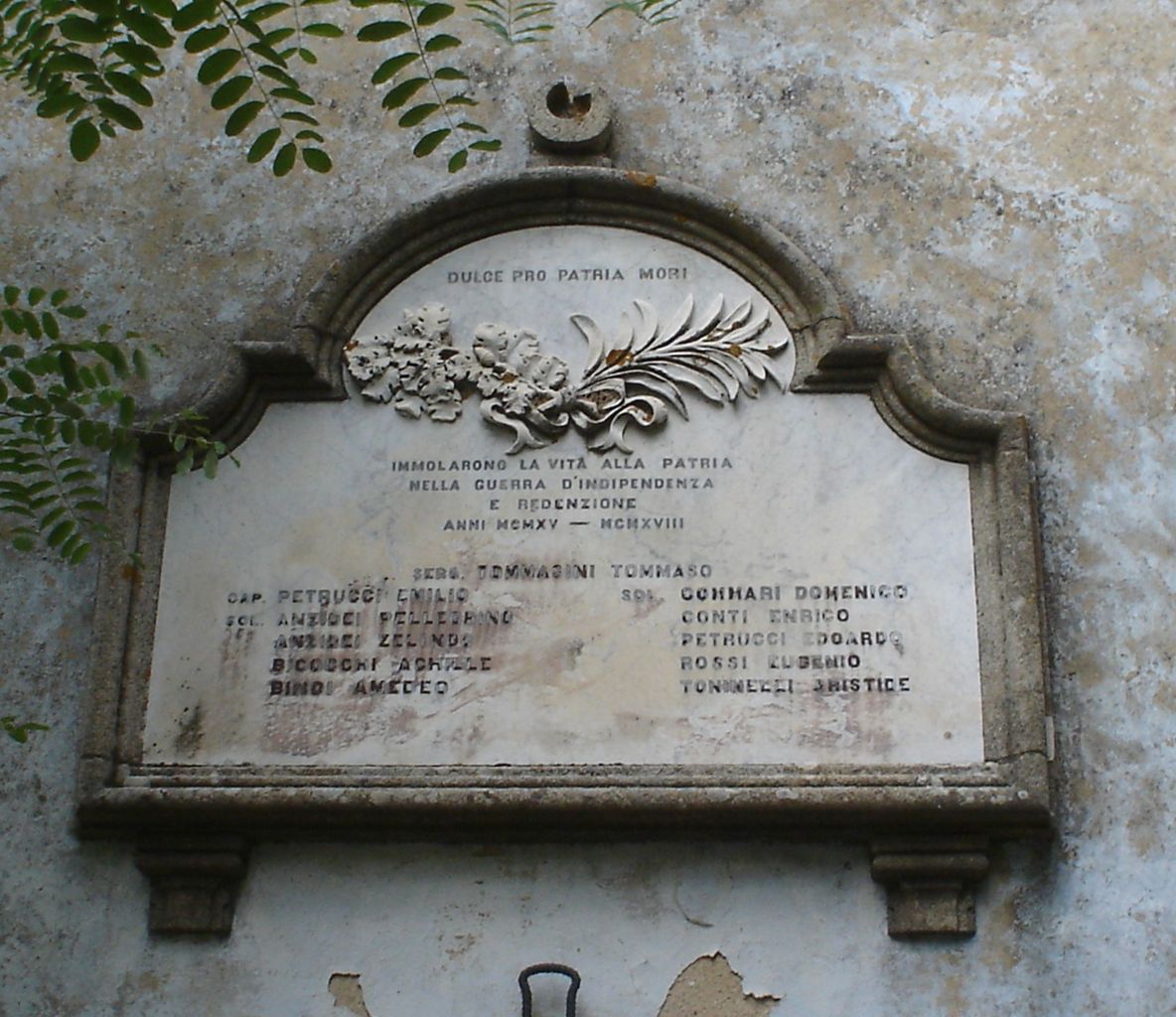 lapide commemorativa ai caduti - bottega toscana (sec. XX)