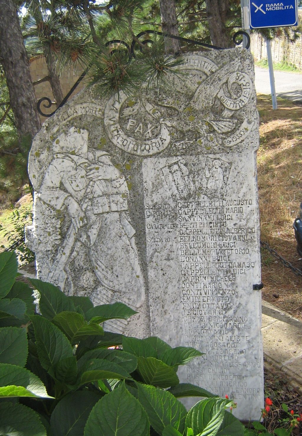 allegoria della morte del soldato (lapide commemorativa ai caduti) - bottega toscana (sec. XX)