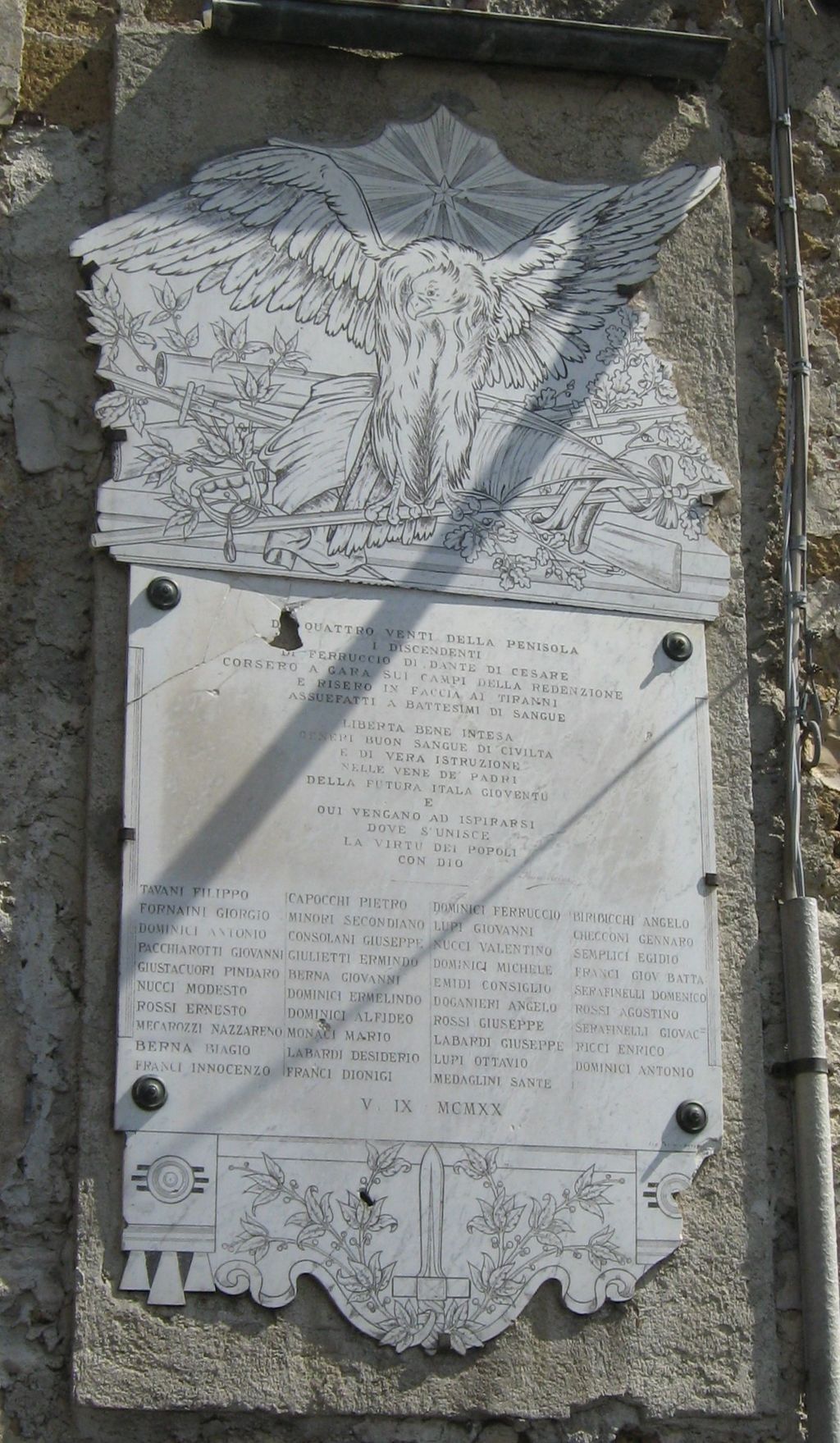 allegoria della Vittoria come aquila (lapide commemorativa ai caduti) - bottega toscana (sec. XX)