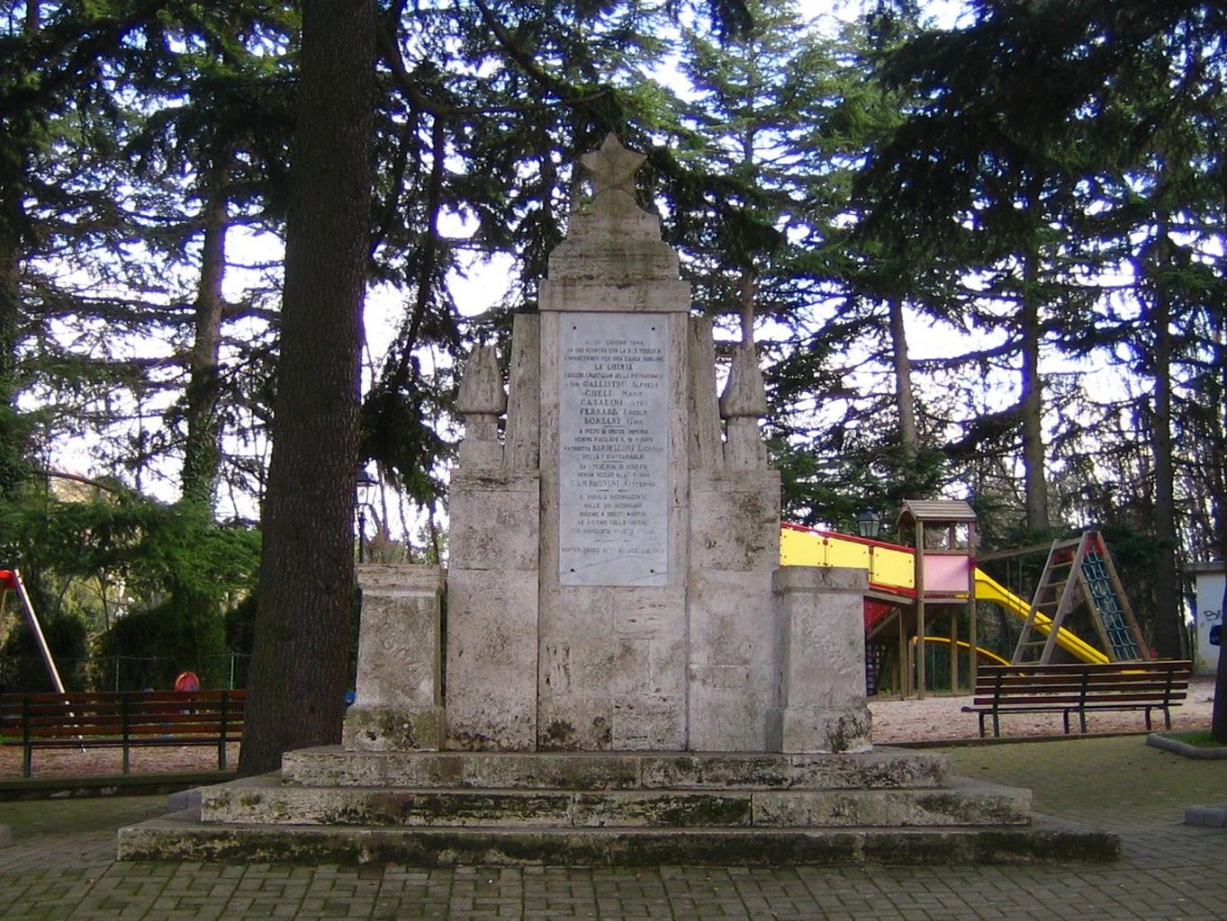 monumento ai caduti - a basamento - bottega toscana (sec. XX)