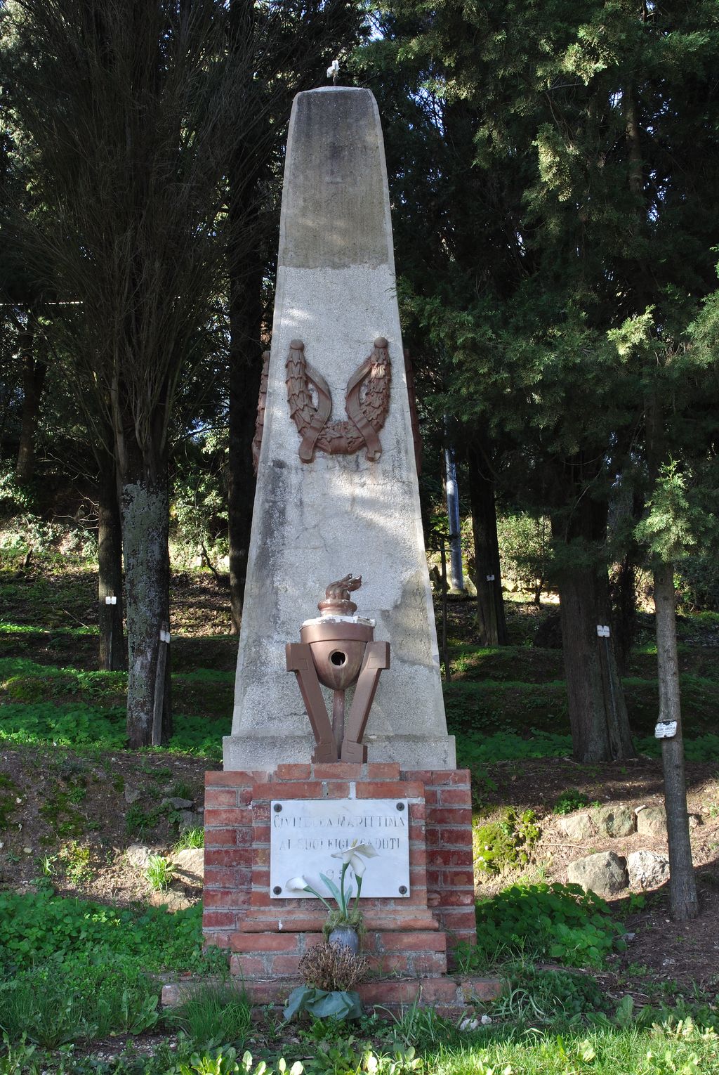 monumento ai caduti - ad obelisco - bottega toscana (sec. XX)