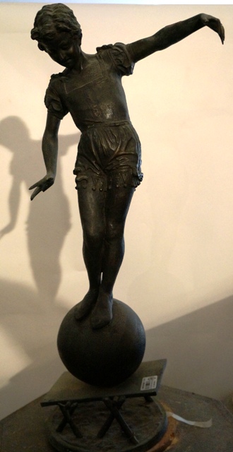 l'equilibrio, figura maschile in piedi sopra una sfera (statuetta, opera isolata) di Ximenes Ettore (sec. XIX)