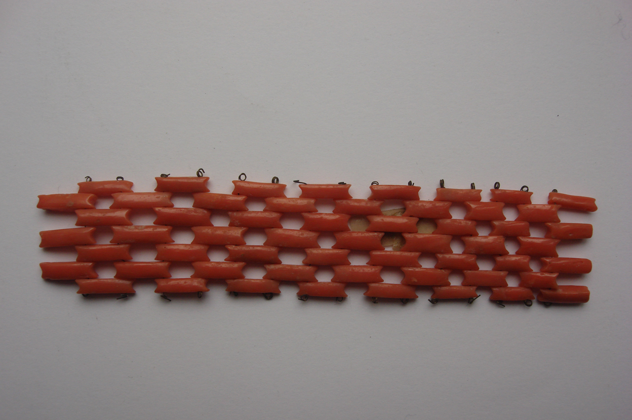 bracciale, frammento - scuola del corallo di Torre del Greco (prima metà sec. XX)