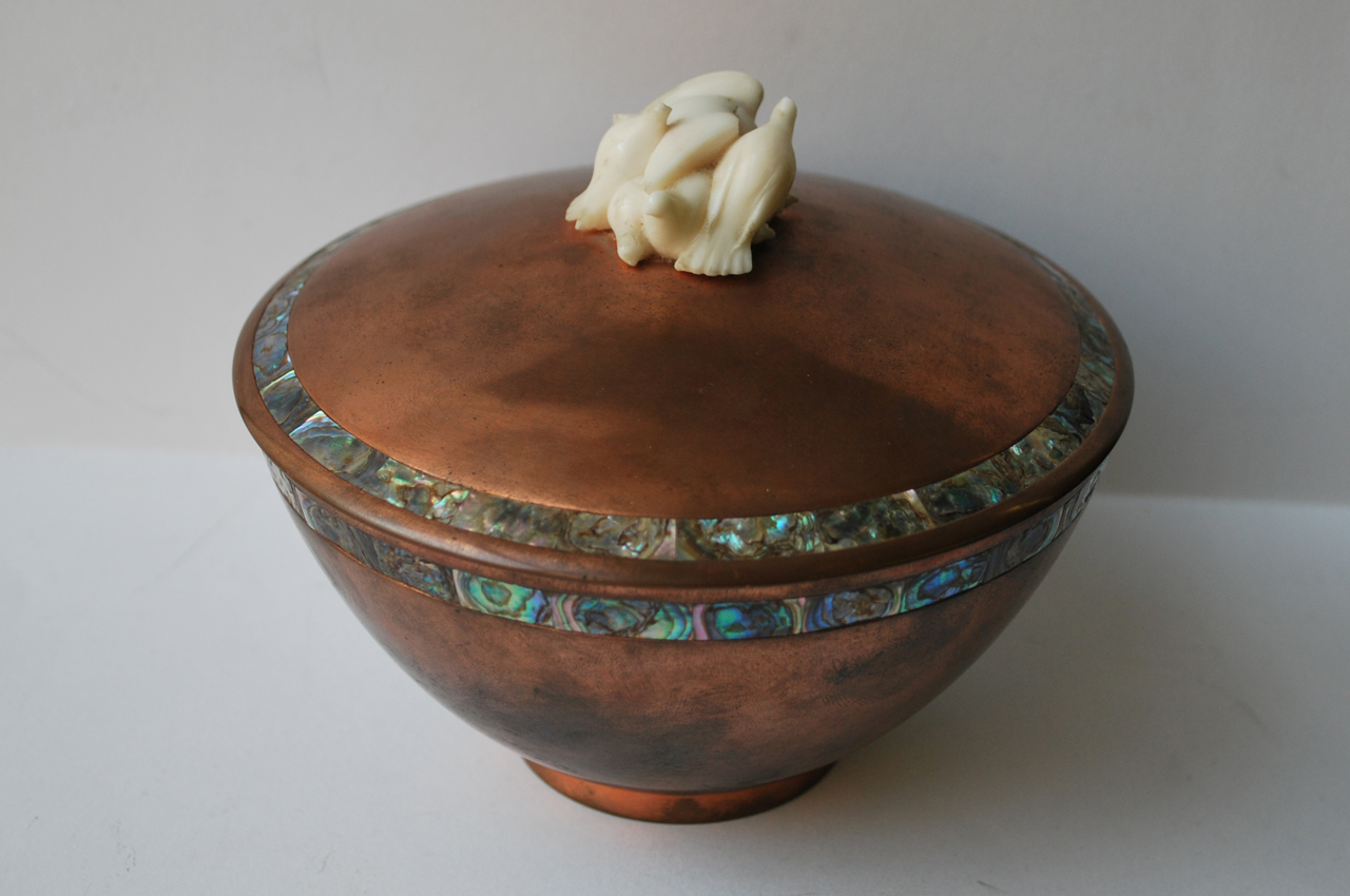 colombe (scatola) - scuola del corallo di Torre del Greco (seconda metà sec. XX)