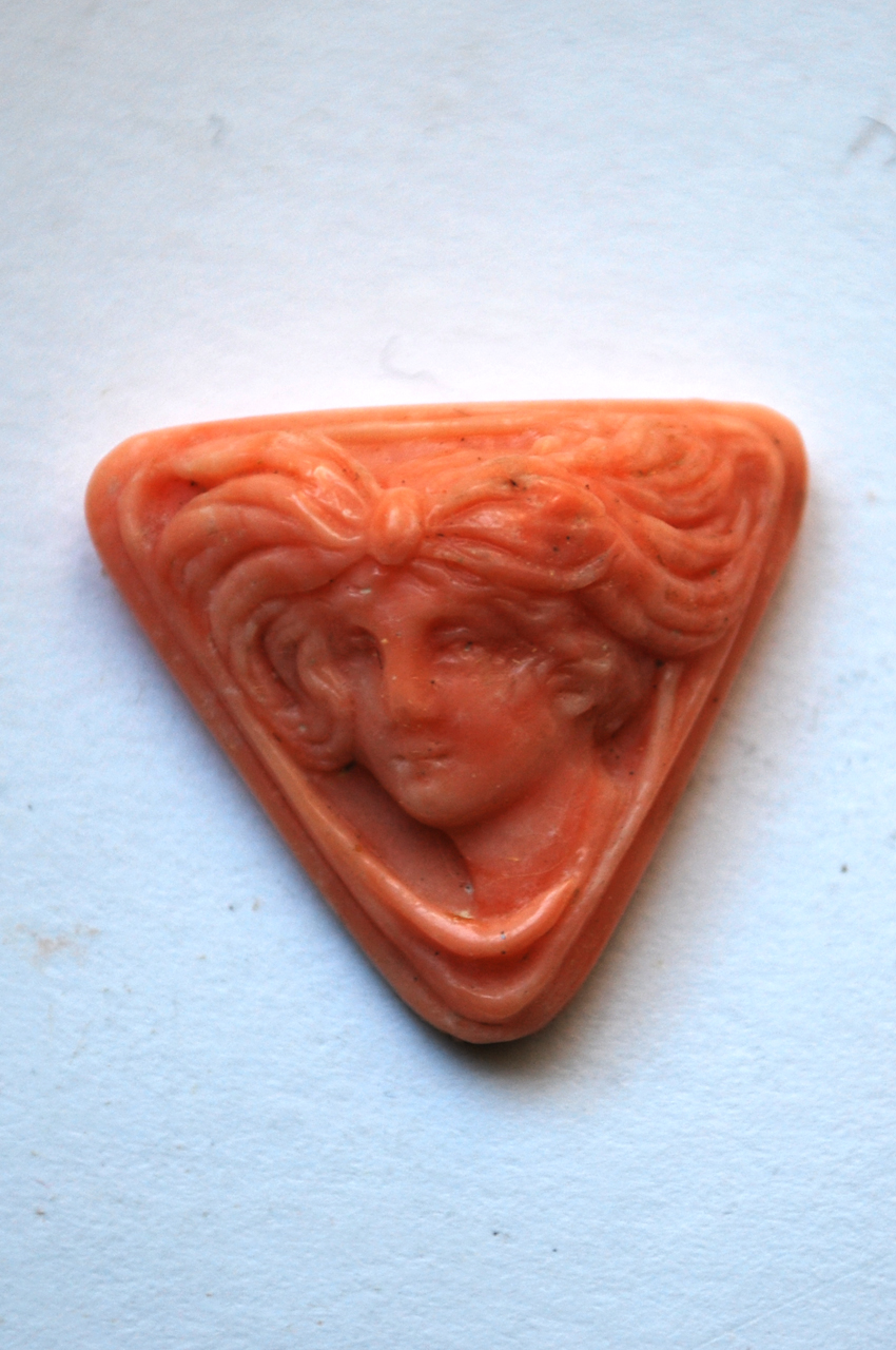 figura femminile (scultura miniaturistica) di Domenico Porzio (scuola) (primo quarto sec. XX)