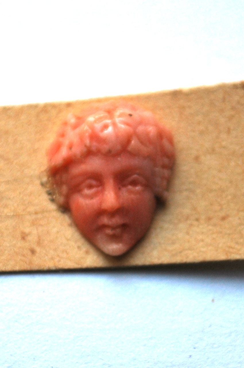 baccante (scultura miniaturistica, serie) - scuola del corallo di Torre del Greco (prima metà sec. XX)