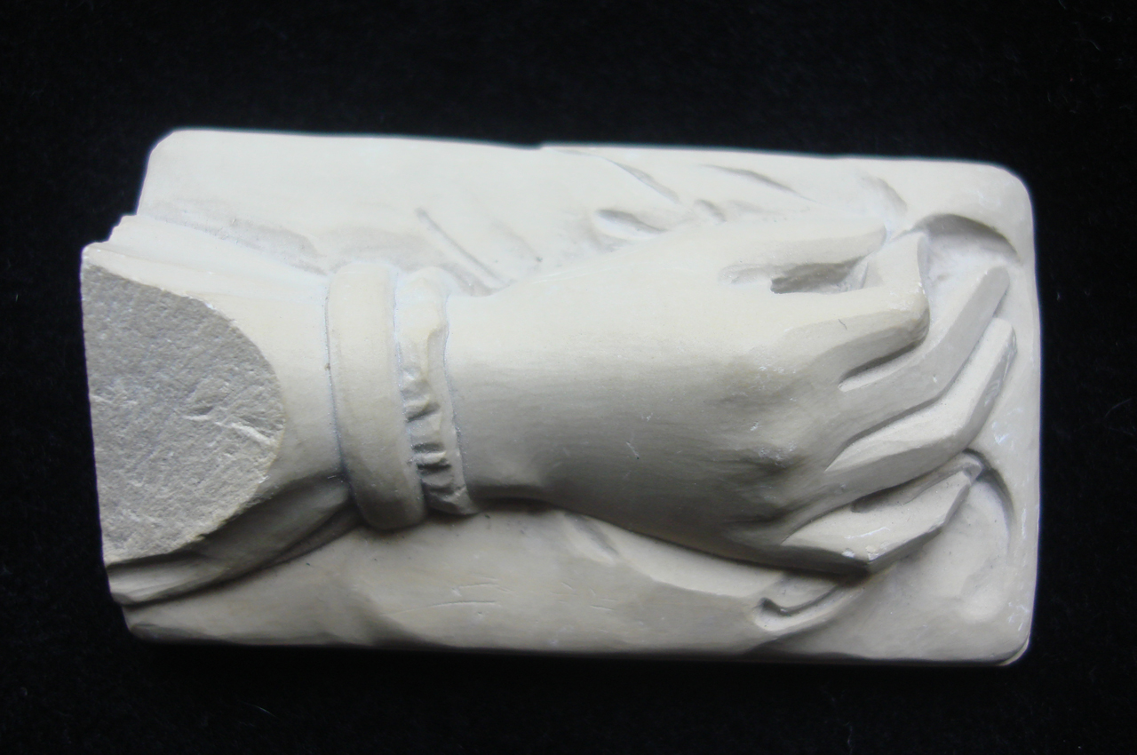 mano (fermacarte) - scuola del corallo di Torre del Greco (prima metà sec. XX)