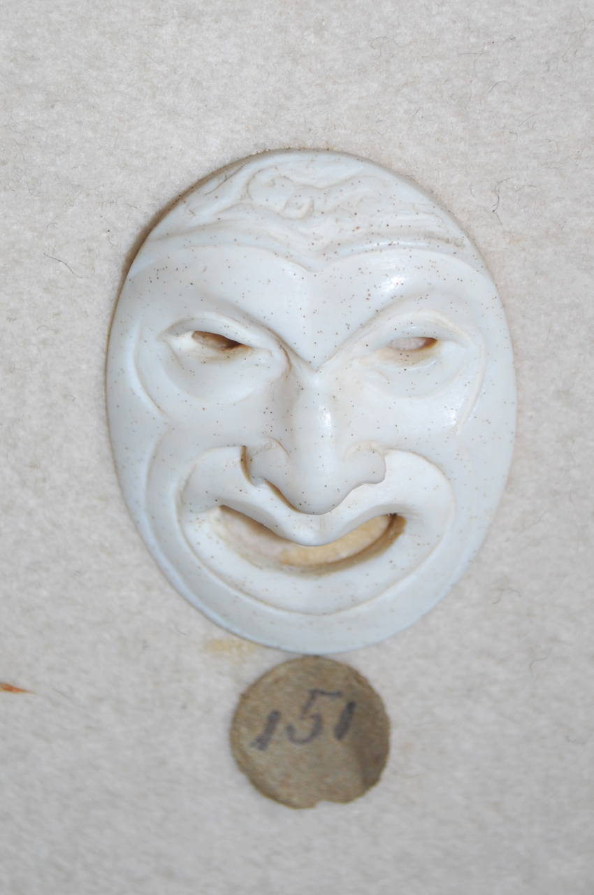 Maschere del teatro antico (scultura miniaturistica) di Vincenzo Noto (scuola) (prima metà sec. XX)