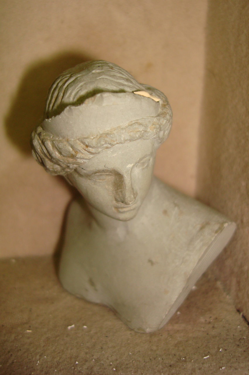 busto di donna (scultura) di Domenico Porzio (scuola) (primo quarto sec. XX)