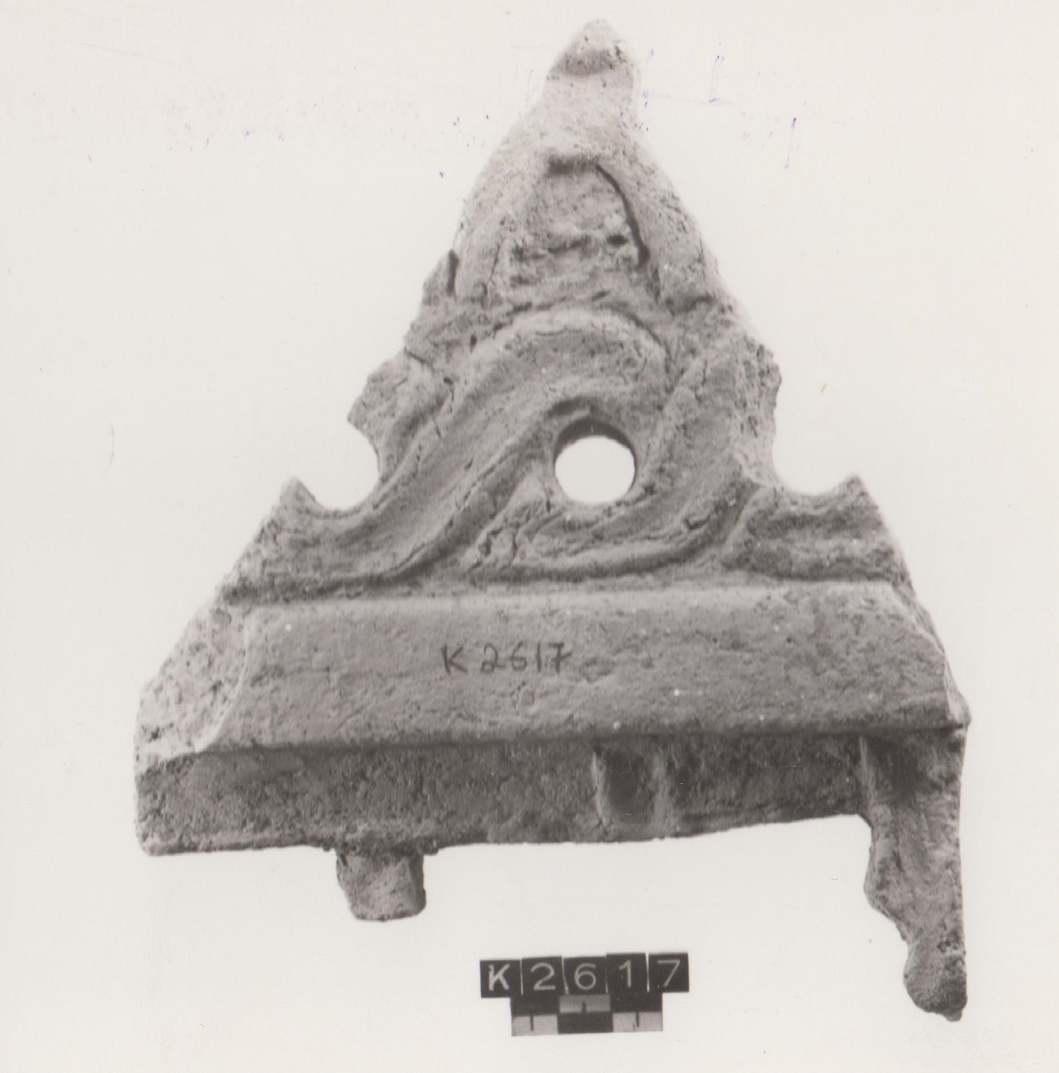 lastra di coronamento (età tardo-repubblicana)