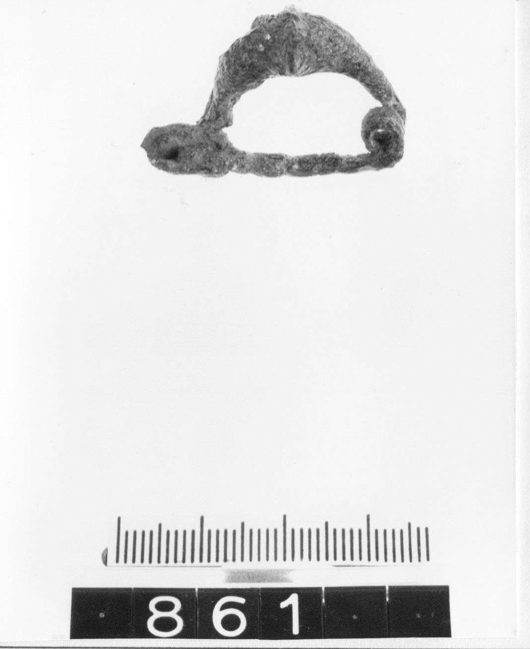 fibula, ad arco romboidale - cultura ligure (fine/ primo quarto VIII-VII a.C)