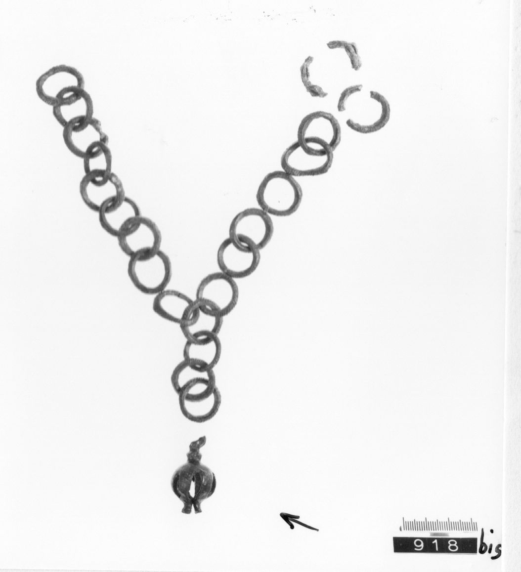 pendente, a melograno - cultura ligure (fine/ primo quarto VIII-VII a.C)