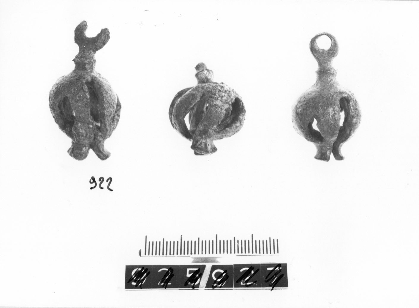 pendaglio, a melograno - cultura ligure (fine/ primo quarto VIII-VII a.C)