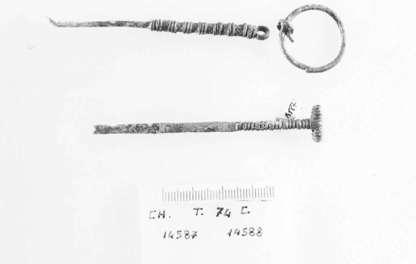 oggetto da toilette (prima età del ferro)