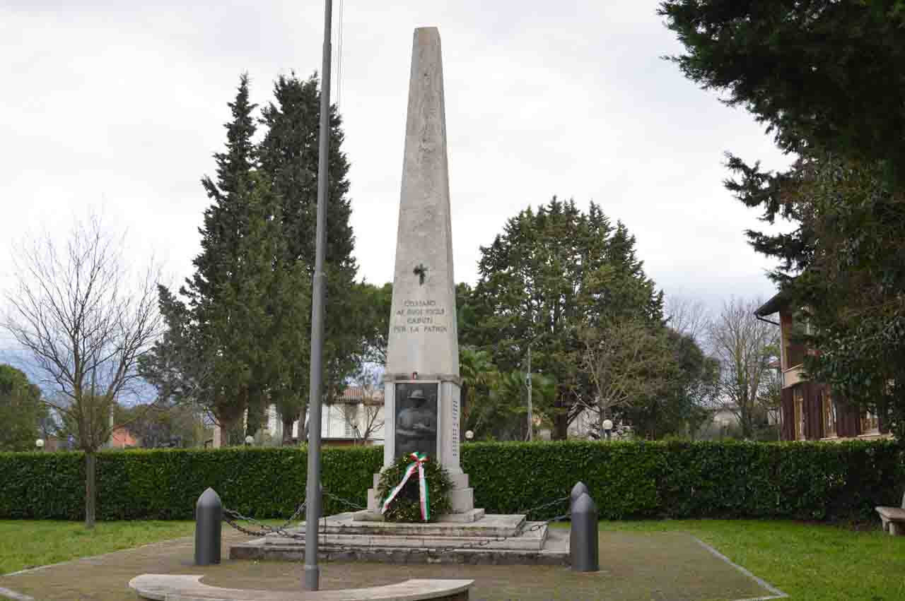 figura di soldato: fante (monumento ai caduti - ad obelisco) - ambito italiano (sec. XX)