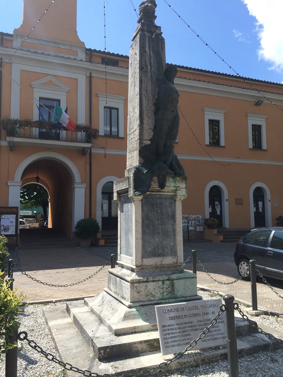 monumento ai caduti - ad obelisco di Biscarini Angelo (attribuito) (sec. XX)