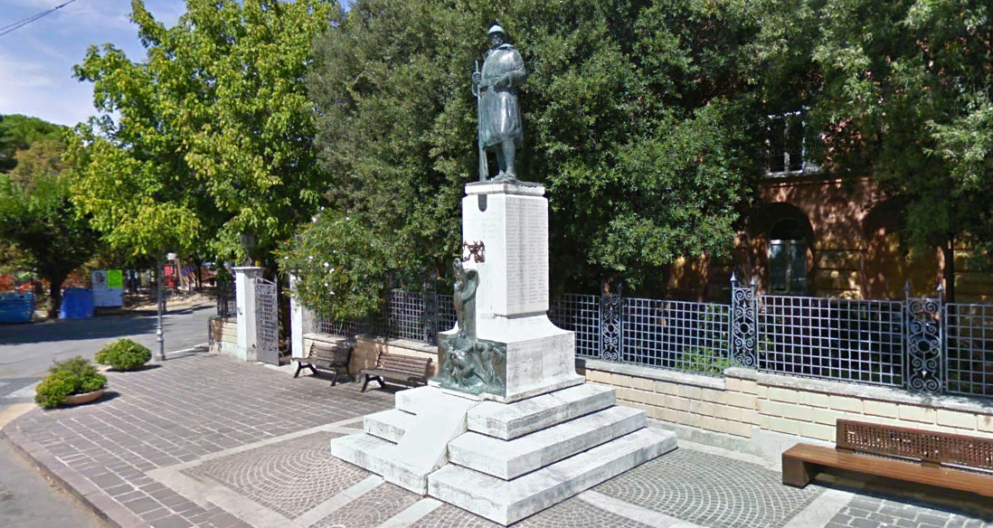 Figura di soldato, Allegoria della Vittoria alata (monumento ai caduti - a cippo, opera isolata) di Ciacci Carlo, Mancia Renato (sec. XX)