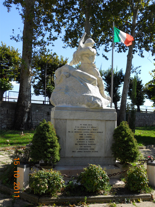 allegoria della morte del soldato (monumento ai caduti) di Cagianelli Enrico (sec. XX)