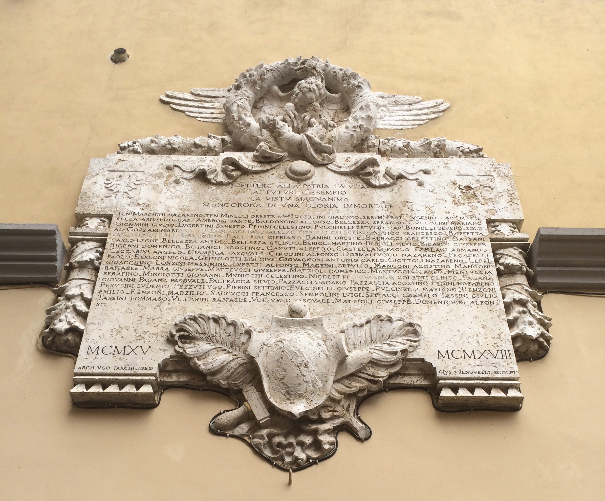 monumento ai caduti - a lapide di Tarchi Ugo, Giuseppe Frenguelli (sec. XX)