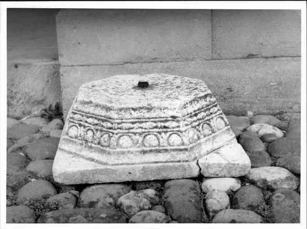 base di colonna - ambito Italia centro-settentrionale (sec. XII)