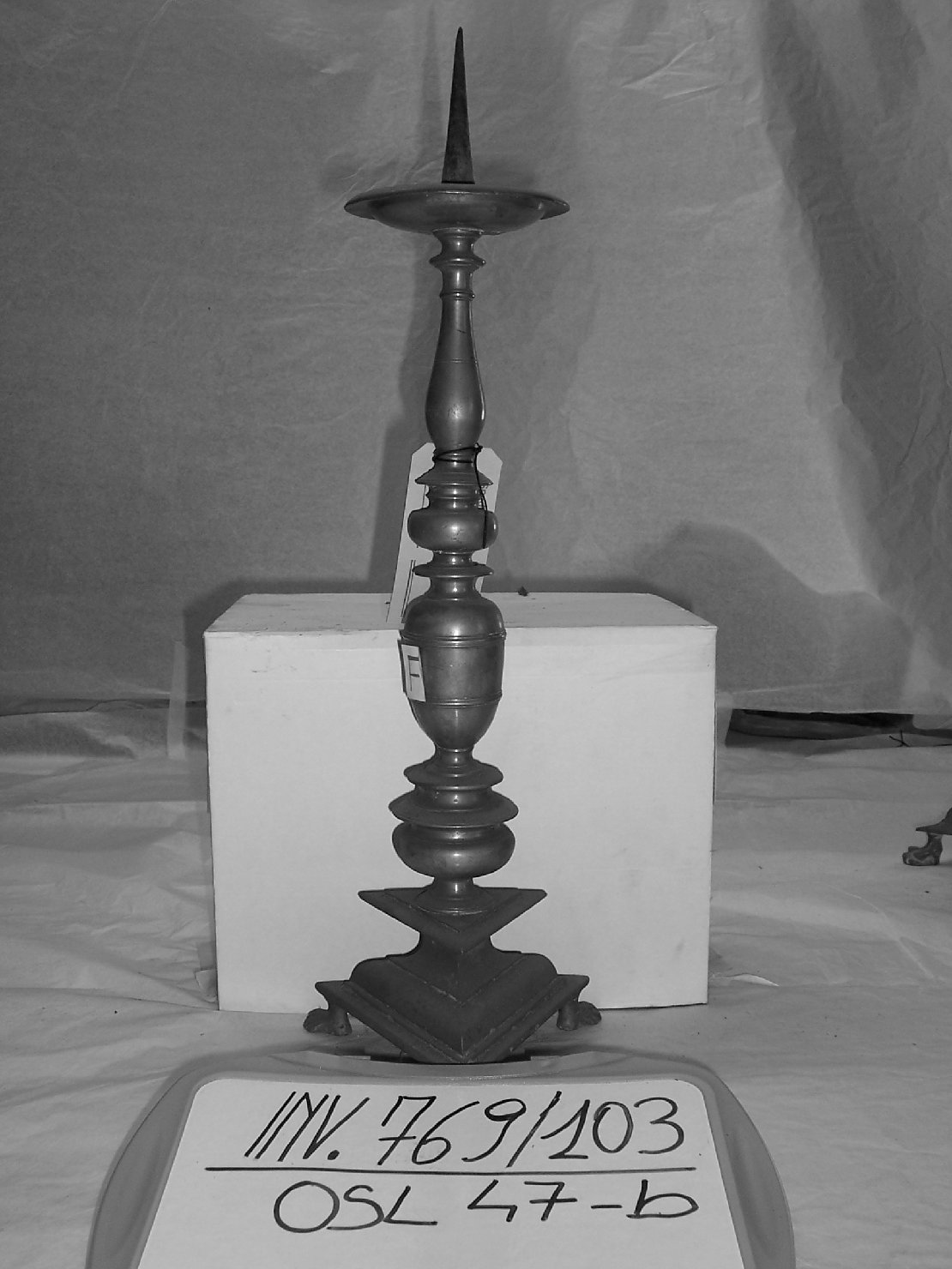 candeliere d'altare, elemento d'insieme - ambito lucchese (sec. XVIII)