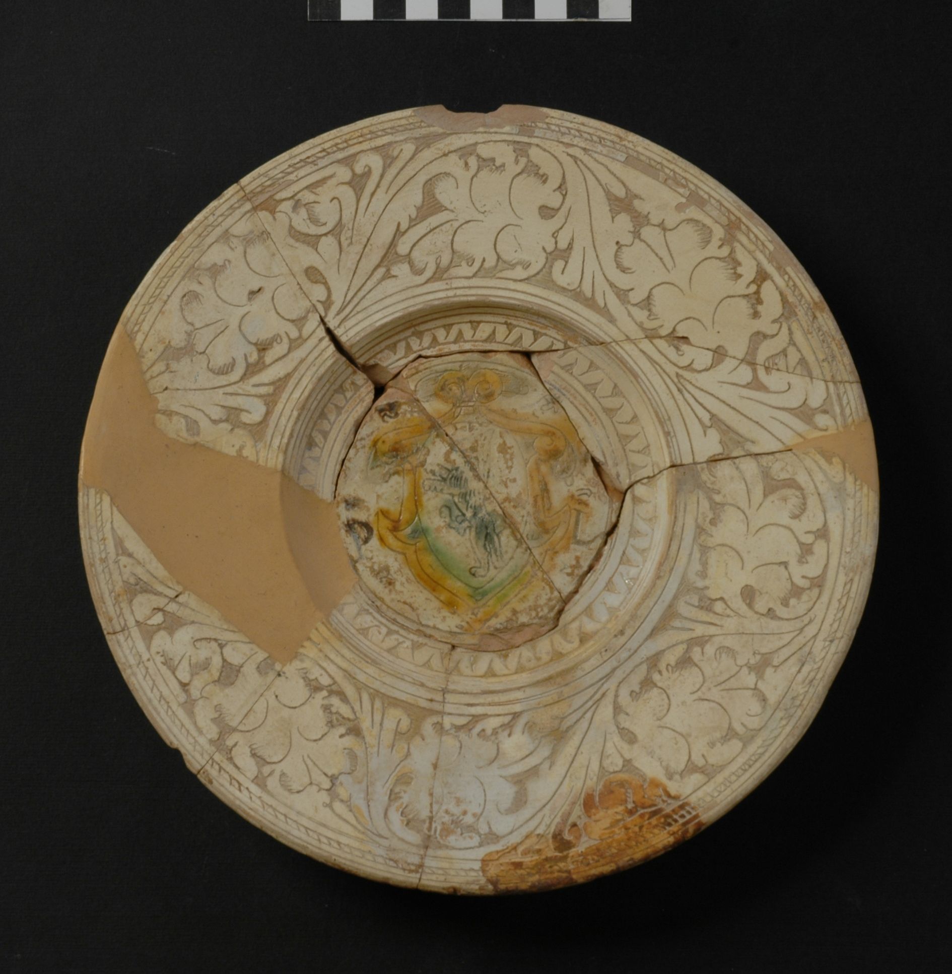 piatto, opera isolata - ambito toscano (secc. XVI/ XVII)