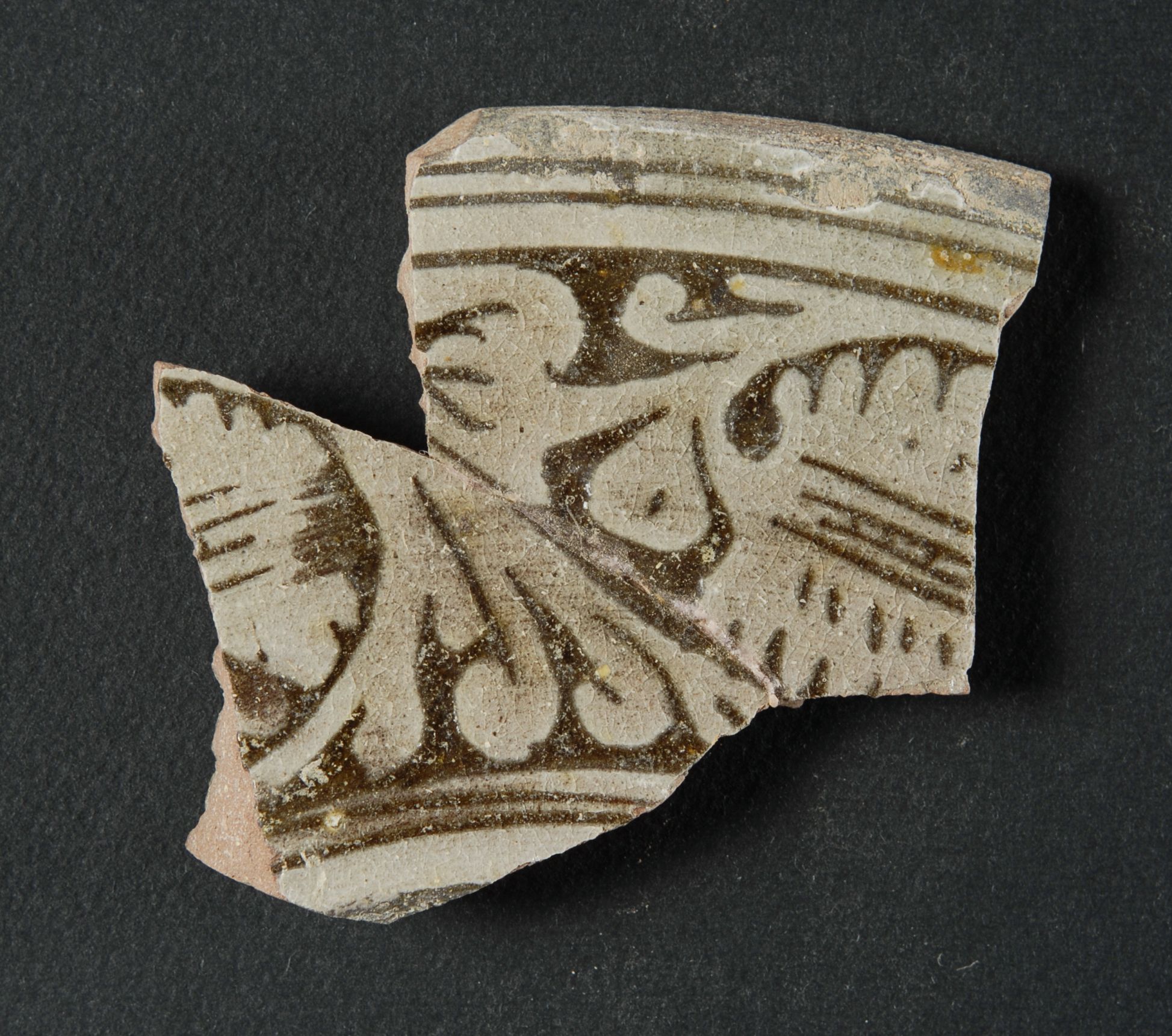 piatto, frammento - ambito toscano (secc. XVI/ XVII)