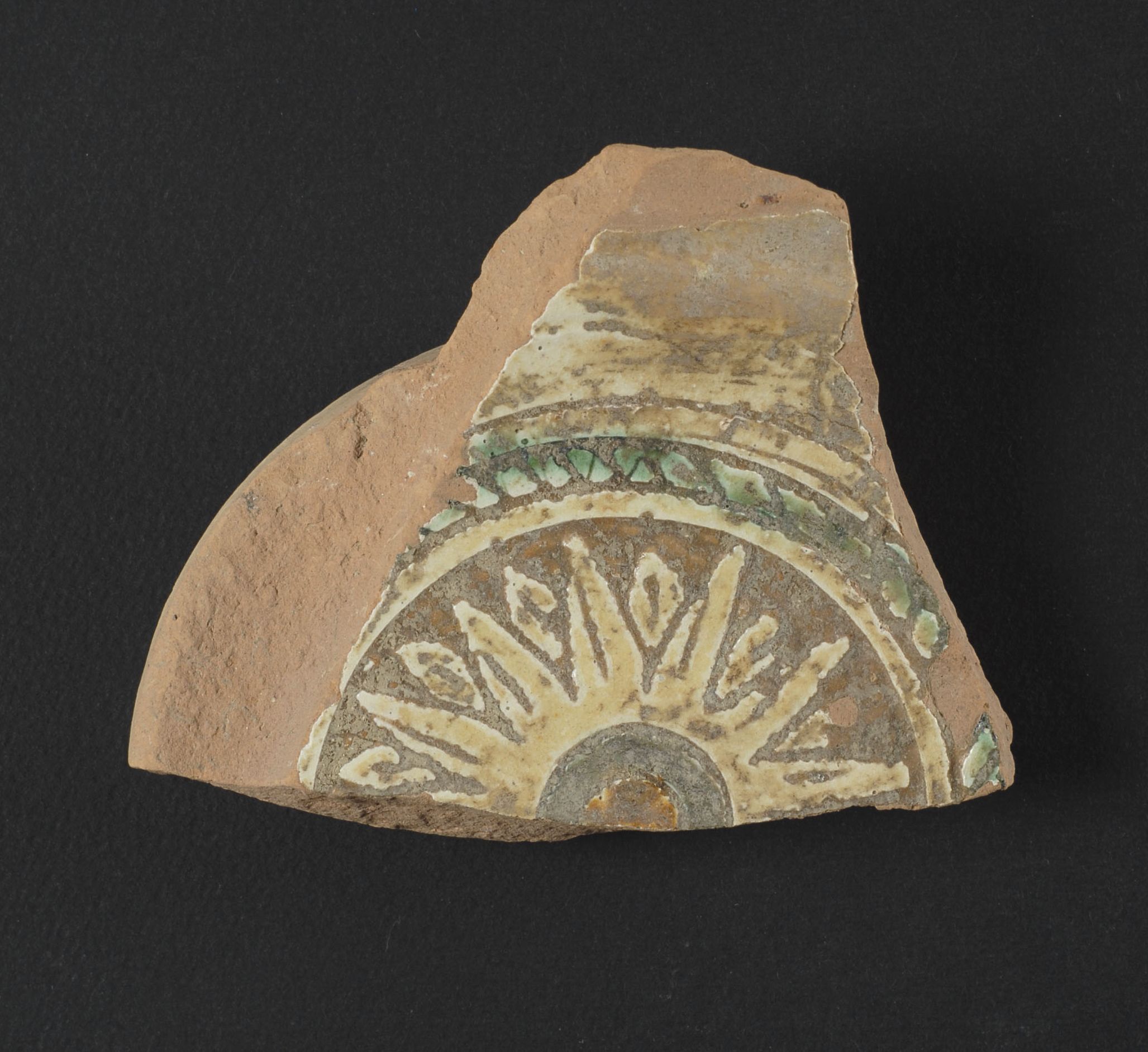 piatto, frammento - ambito toscano (secc. XVI/ XVII)