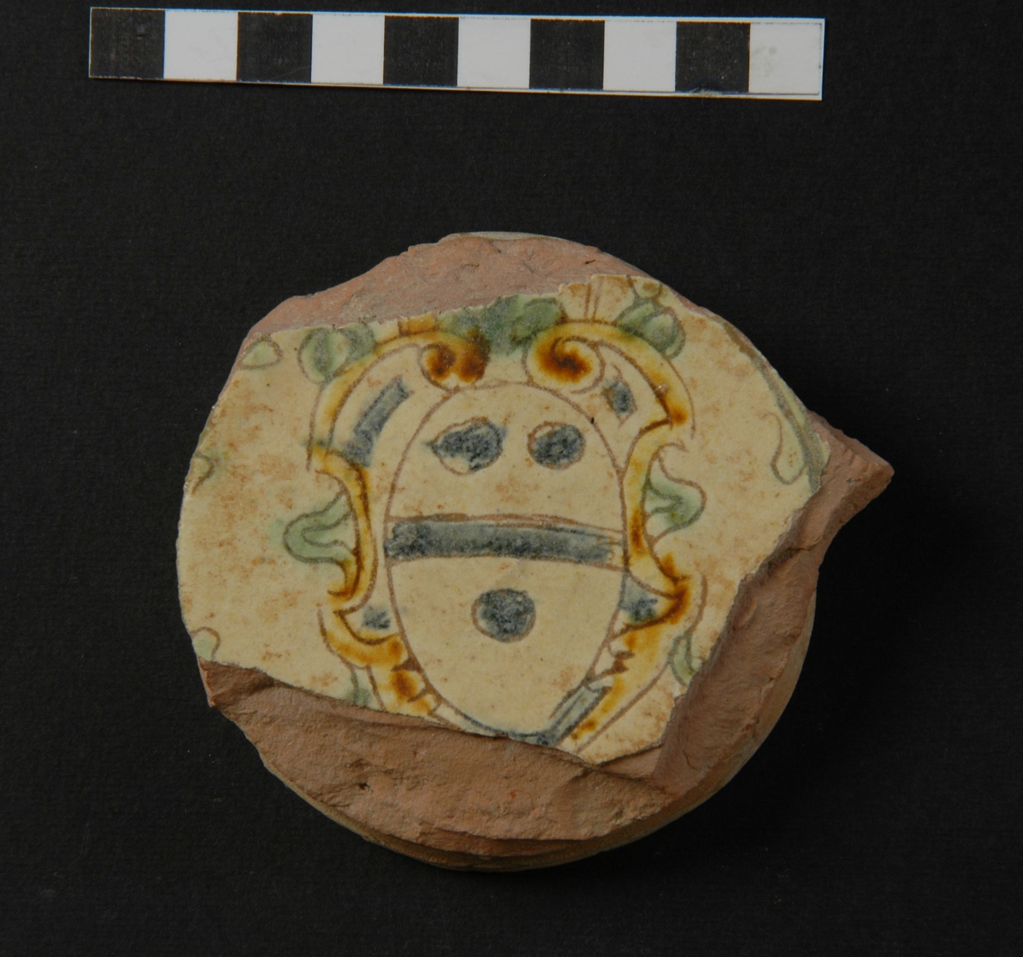 piatto, frammento - ambito toscano (secc. XVI/ XVII)