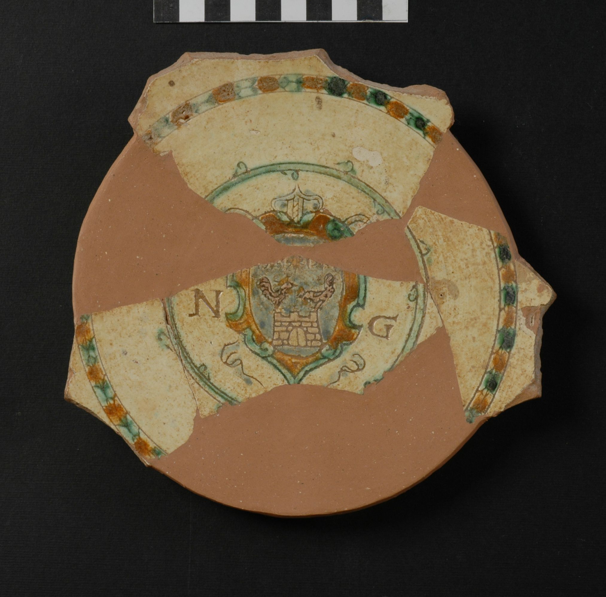 piatto, frammento - ambito toscano (secc. XVI/ XVII)