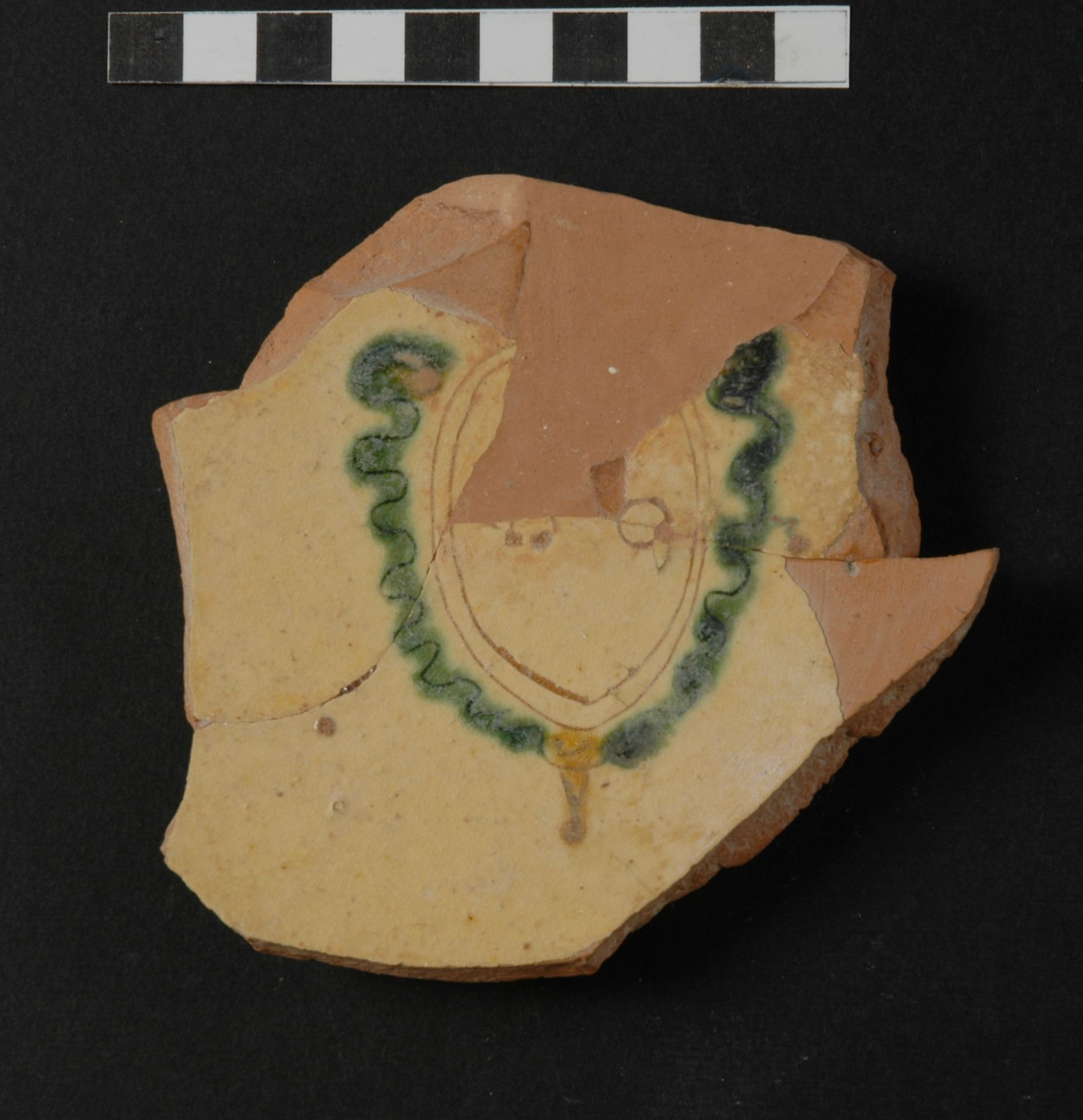 piatto, frammento - ambito toscano (secc. XVI/ XVII)