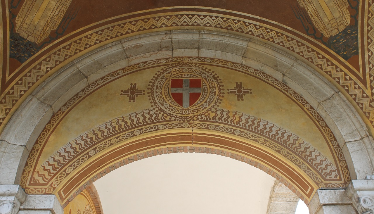 motivi decorativi geometrici e stemma Savoia (dipinto) di Chini Tito (sec. XX)