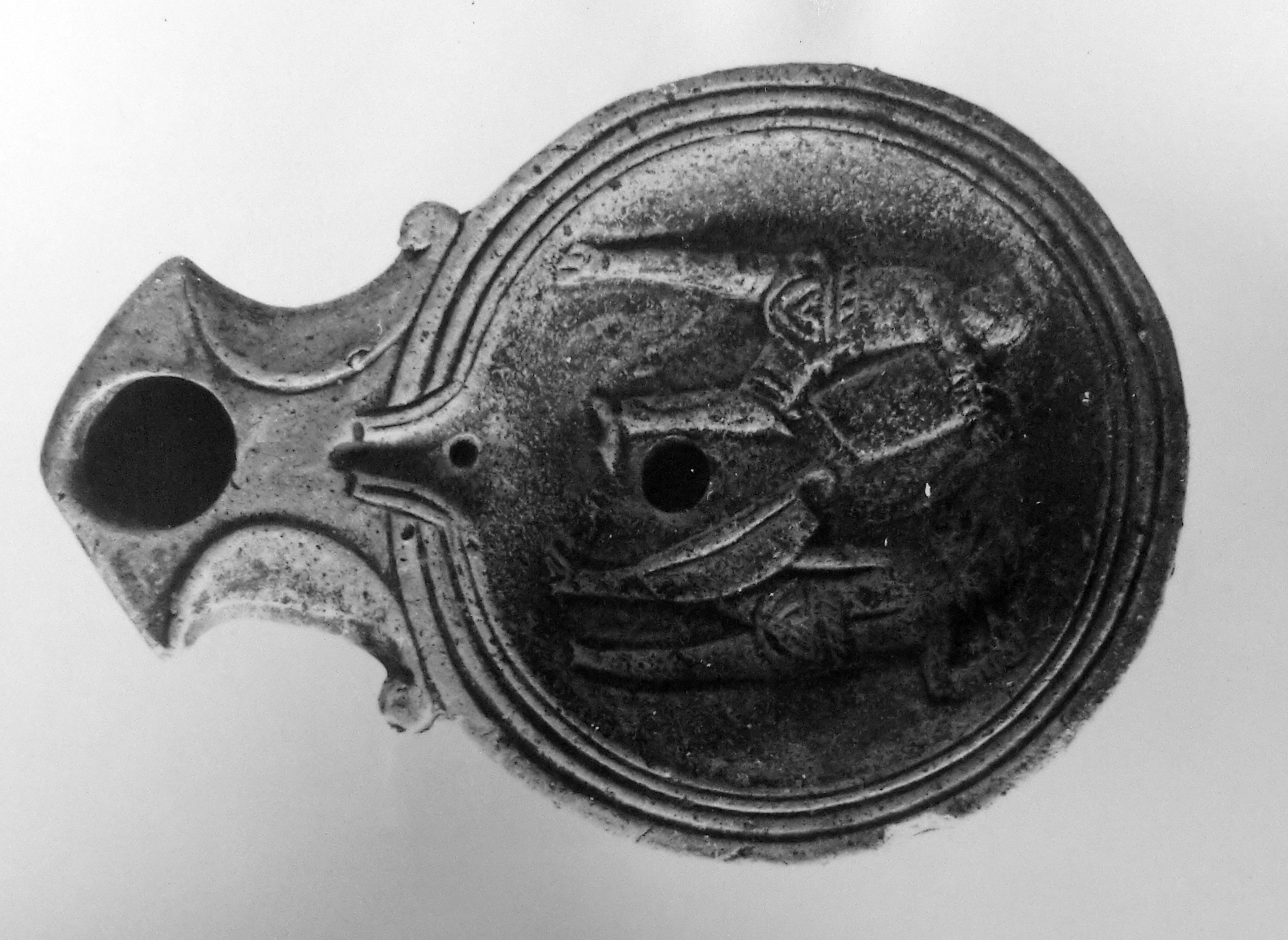 lucerna, monolicne, a volute (fine sec. I a.C)