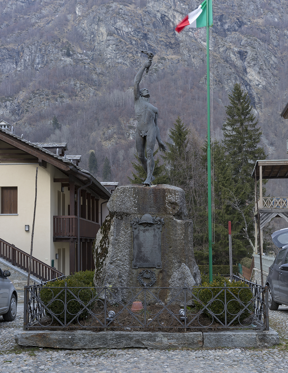 allegoria della Vittoria (monumento ai caduti - a cippo) - ambito piemontese (prima metà sec. XX)
