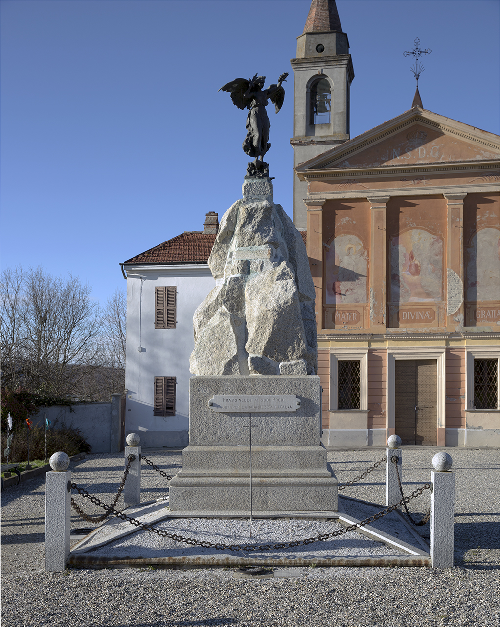 allegoria della Vittoria come donna vestita all'antica (monumento ai caduti - a cippo) - ambito piemontese (metà sec. XX)