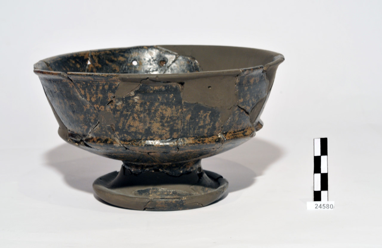 calice/ basso piede - Fase Piceno IV A iniziale (primo quarto VI a.C)