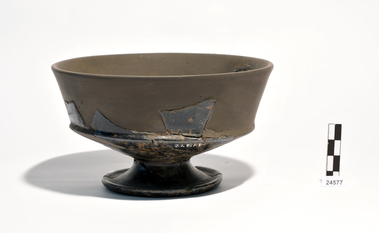 calice/ basso piede - Fase Piceno IV A iniziale (primo quarto VI a.C)