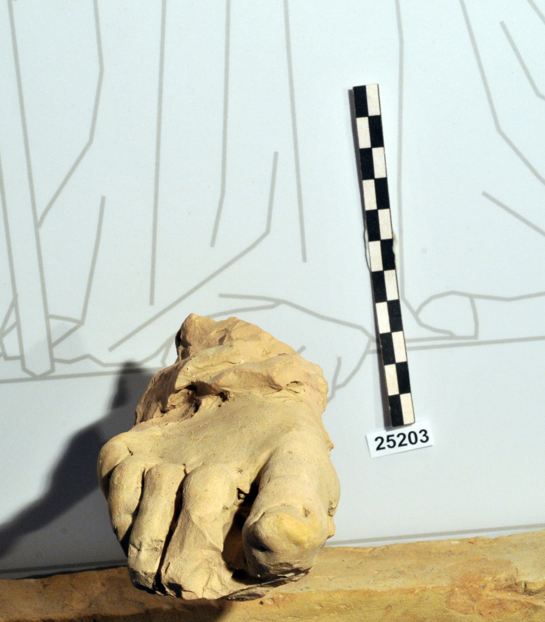 statua/ frontonale, piede femminile (ultimo quarto II a.C)