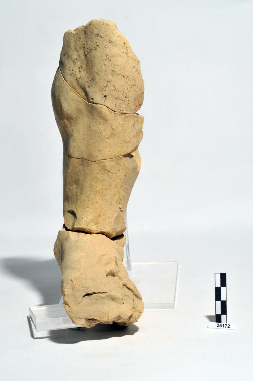 statua frontonale/ gamba, piede (ultimo quarto II a.C)