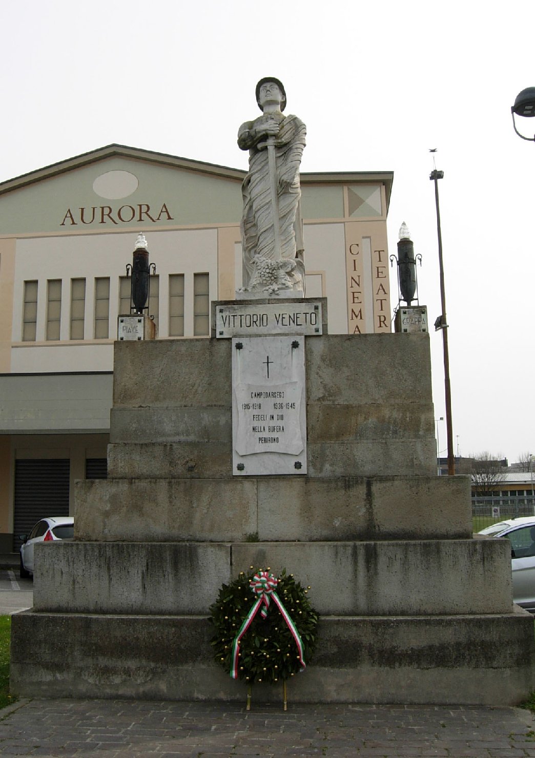 allegoria della morte del soldato che permette la vittoria sull'Impero Asburgico (monumento ai caduti - a cippo) di Patrizi, Giovanni (XX)