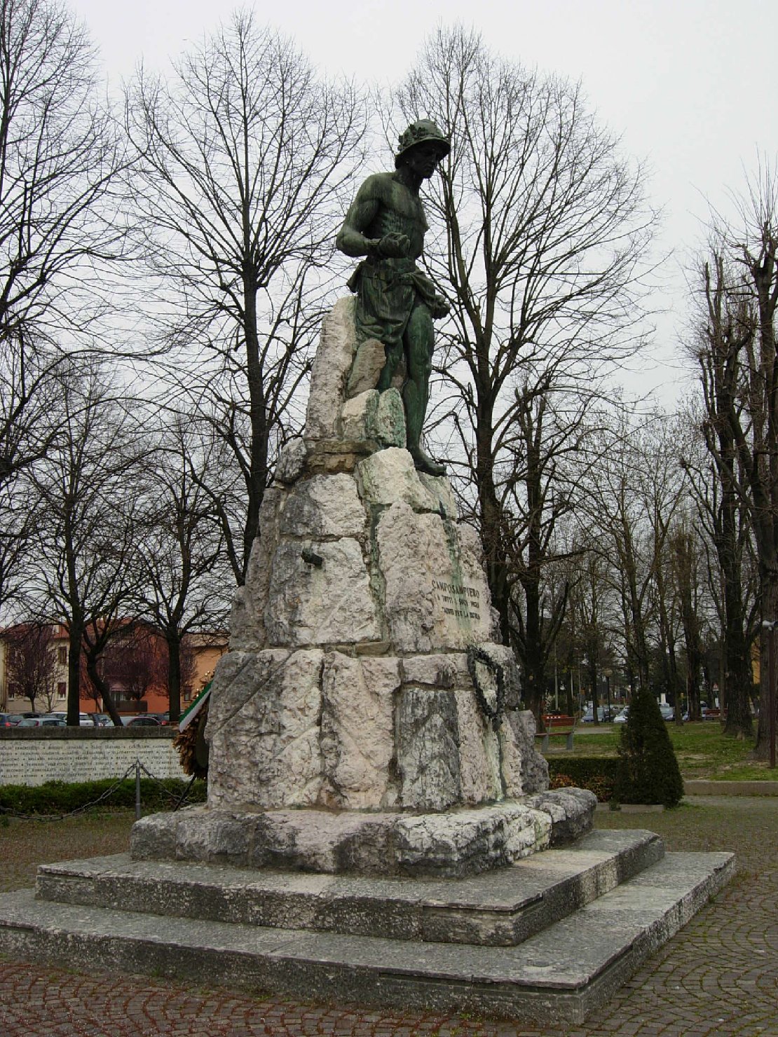 allegoria del soldato come eroe antico (monumento ai caduti - a cippo) di Bedeschi, Alfeo (XX)