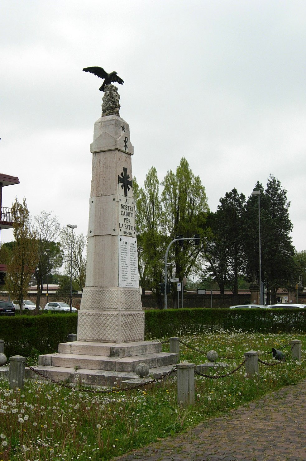 allegoria della Vittoria come aquila (monumento ai caduti - ad obelisco) di Donazzan, Gaspare (XX)